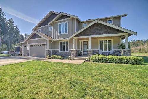 Spacious Carnation Home w/Grill & Large Yard