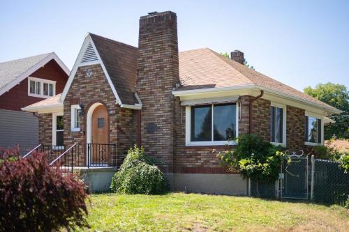 Spacious & Central 4 bed -Nearby Dining, Brewery, Shops, Park