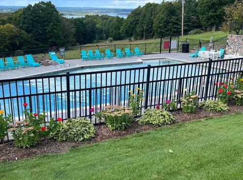 Spacious Condo with Pool Pass!