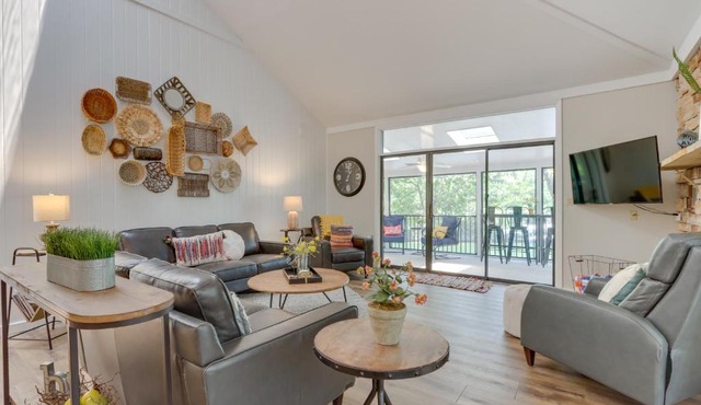Spacious Decks & Dock: Margaritaville Home!