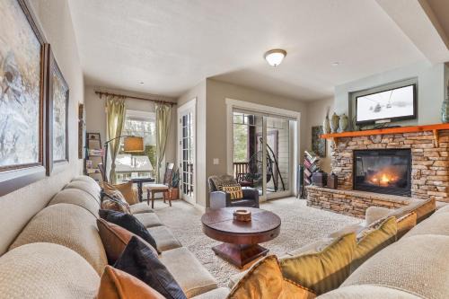 Spacious Elegance-Kirkwood-Timber Ridge 3 Bedroom