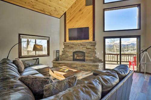 Spacious Fairplay Cabin w/Views ~ 21 Mi to Breck!