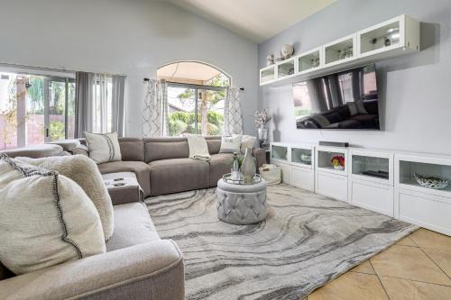 Spacious Family Home w/Yard Near Arizona Mills!