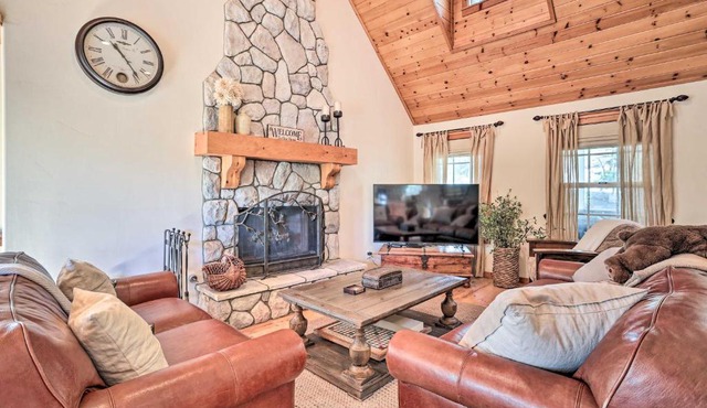 Spacious Lake Arrowhead Home w/Putting Green