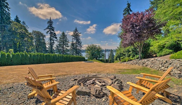Spacious Lake Stevens Home w/Fire Pit, Patio