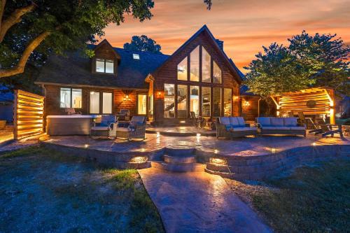Spacious Lakefront Home w/Private Dock!