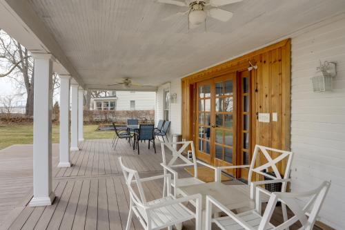 Spacious Lakefront House w/Backyard Fire Pit