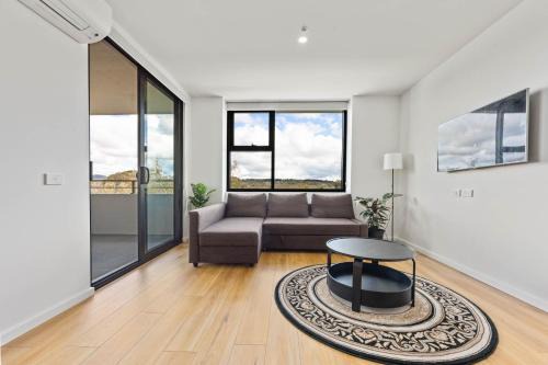 Spacious & Open 2 bd 2bth Unit in Canberra City