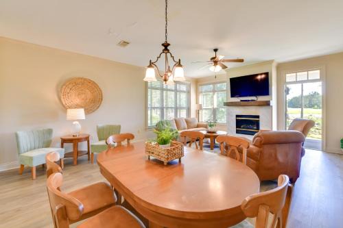 Spacious Springfield Home w/Golf Course View!
