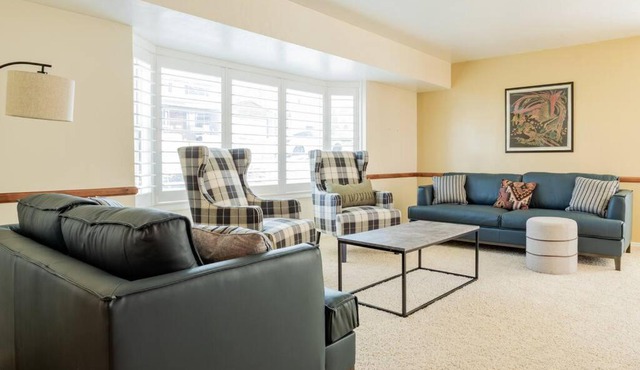 Spacious Stay near Airport, Downtown & Ski Resorts