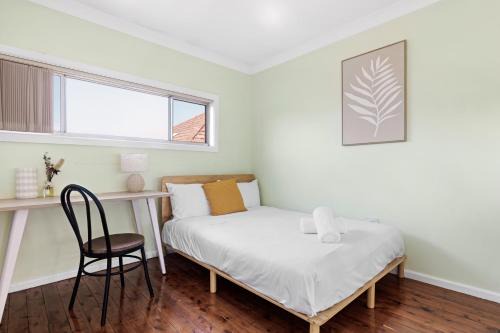 Spacious Two-Bed Suite with Private Bath-Marsfield