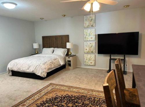 Spacious Two Queen Beds Suite Close to Downtown and UC Davis Medical Center