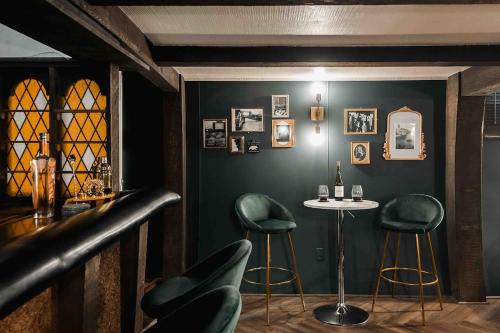 Speakeasy, HotTub, Theater - 15 min to Red Rocks - Unique & Private