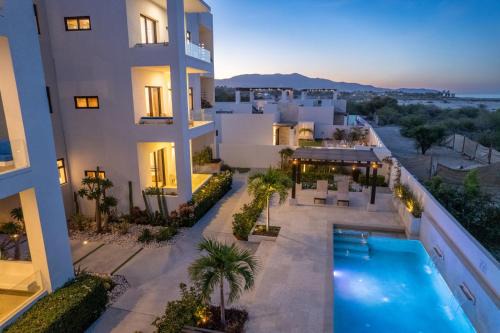 Spectacular penthouse with pool close to the beach