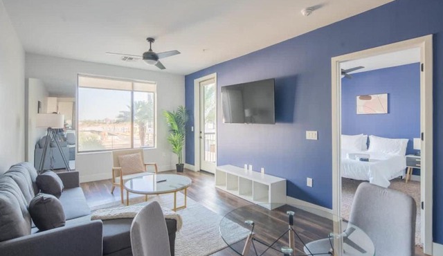 Spotless 1BD - Pool, Gym, Parking, W-D - Sleeps 4