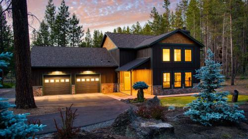 Spring River Retreat by AvantStay