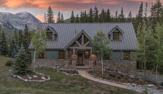 Starlit Pines Lodge