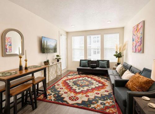 Stay Central in SLC - Fire Pit Gym & Parking