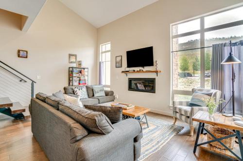 Steps to Conquest Ski Lift: Granby Home w/Grill