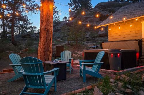 Steps to Estes Lake: Mtn-View Hideaway w/Hot Tub!