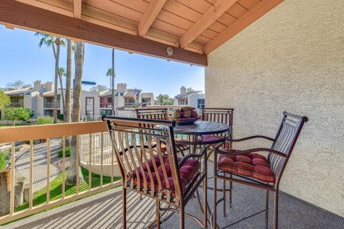Steps to Pool & Hot Tubs! Snowbird Escape in Mesa