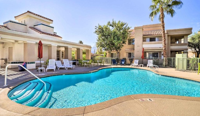 Steps to Pool & Spa: Palm Desert Condo