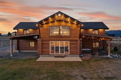 Stone Skipper - Waterfront! Private Dock! Boat Ramp! Hot Tub!