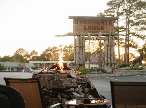 Stonegate Lodge W Pool & Outdoor Firepits Room #201