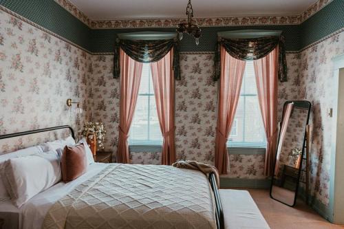 Strassner Suites - Downtown 2 Bedroom Guest Suite