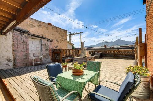 Stroll to Main St: Livingston Gem w/Rooftop Deck