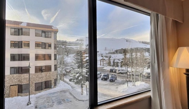 Studio Perfect Location 320 with Pool and Hot Tub