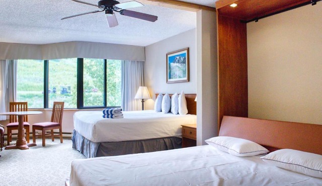 Studio with Pool Hot Tub Biking Trails