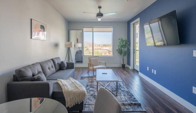 Stunning 1BD - Pool, Gym, Parking, W-D - Sleeps 4