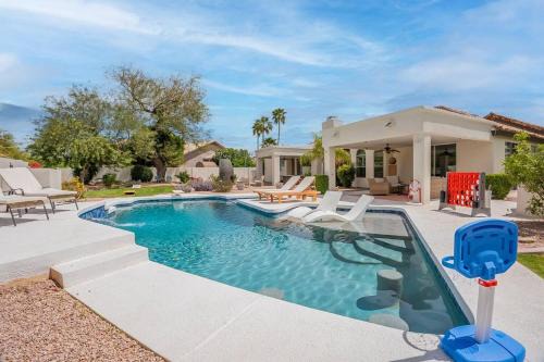 Stunning 5 Bed Luxury Oasis Heated Pool Hot Tub