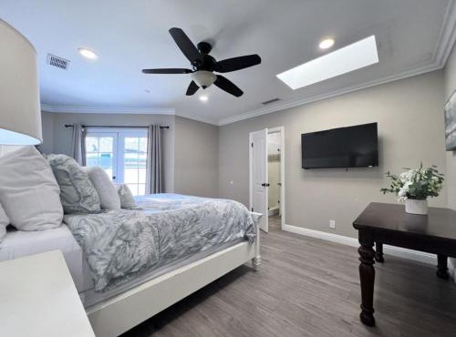 Stunning 8 bedroom 6 bathroom Pool Home