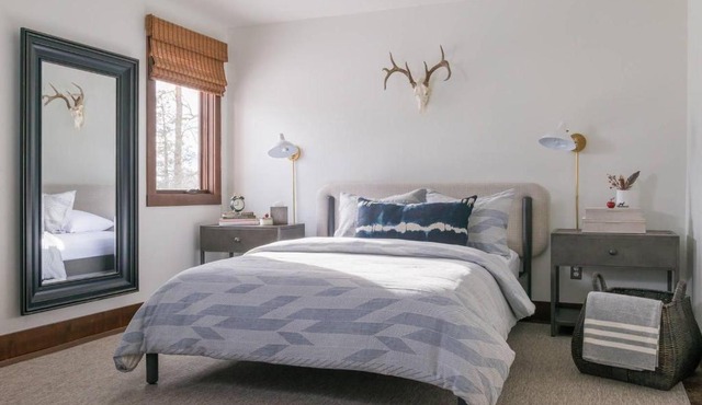 Stunning home, right on the Yellowstone River