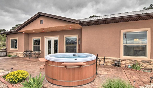 Stunning Home w/Fire Pit, 11 Mi to Mt Yale!