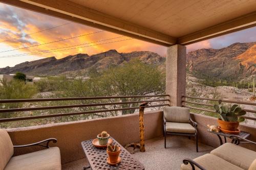 STUNNING Views of Ventana Canyon, Mountains AND City Lights!