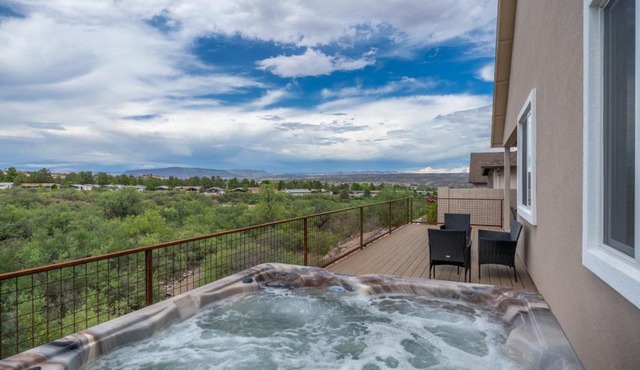 Stunning Views with Hot Tub in a Great Location 3 bed 3 bath