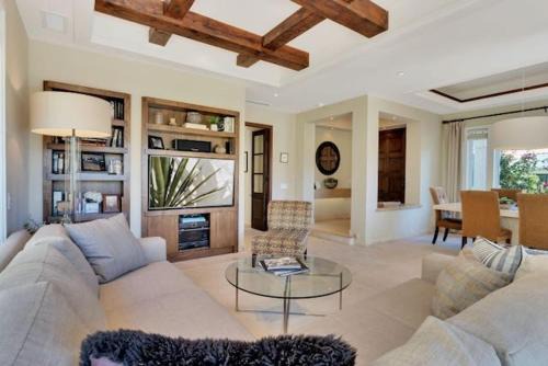 Stunning Villa with Custom Upgrades near LQ Resort