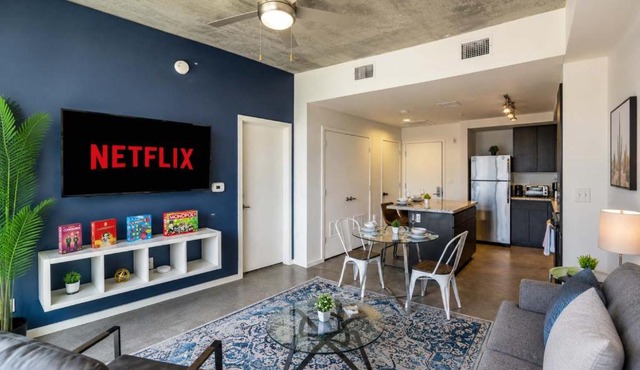 Stylish 1BD - Central Downtown - Gym, Pool, Parking