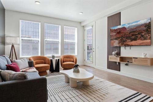 Stylish 2BR w Parking, Near Temple Sq & Delta Ctr