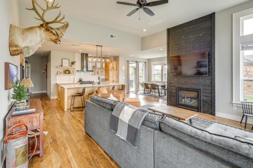 Stylish Montana Vacation Rental w/Private Hot Tub