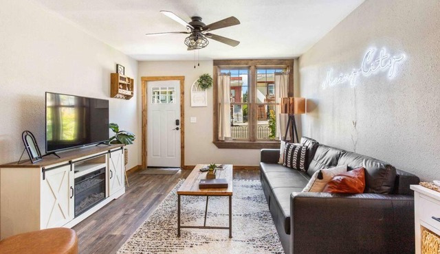 Stylish Uptown Butte Condo - 632