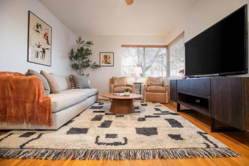 Sugar House Basecamp - 30 Minutes to Ski Resorts
