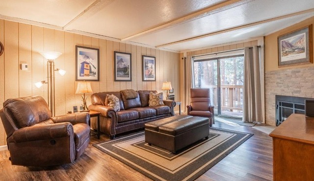 Summit Forester #47 BLDG.2 Bedrm/2 bath Ski in Ski Out! Steps to Chair 15 at Little Eagle Lodge!