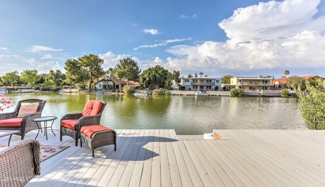 Sun Deck, Hot Tub! Lakefront Tempe House