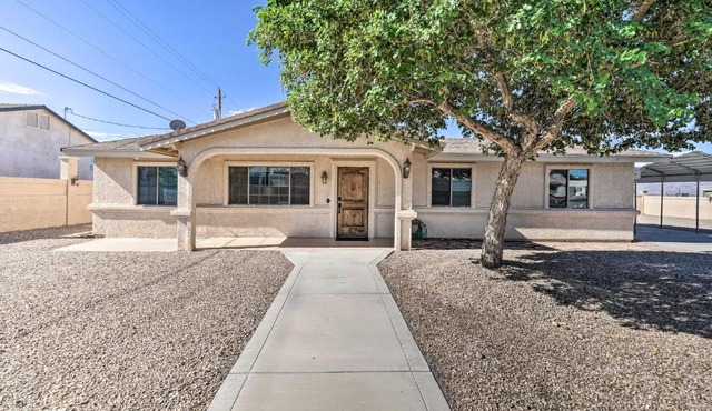 Sunny Lake Havasu Home with Hot Tub, 3 Mi to Beach!