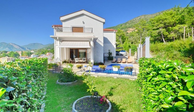 Sunny Villa in Kavac