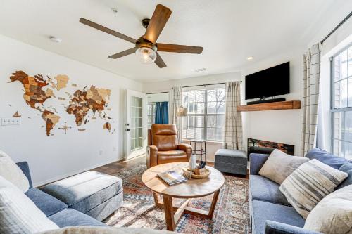 Sunroom, Fireplace: Lakefront Branson Condo
